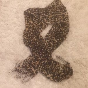 LEOPARD PRINT SCARF